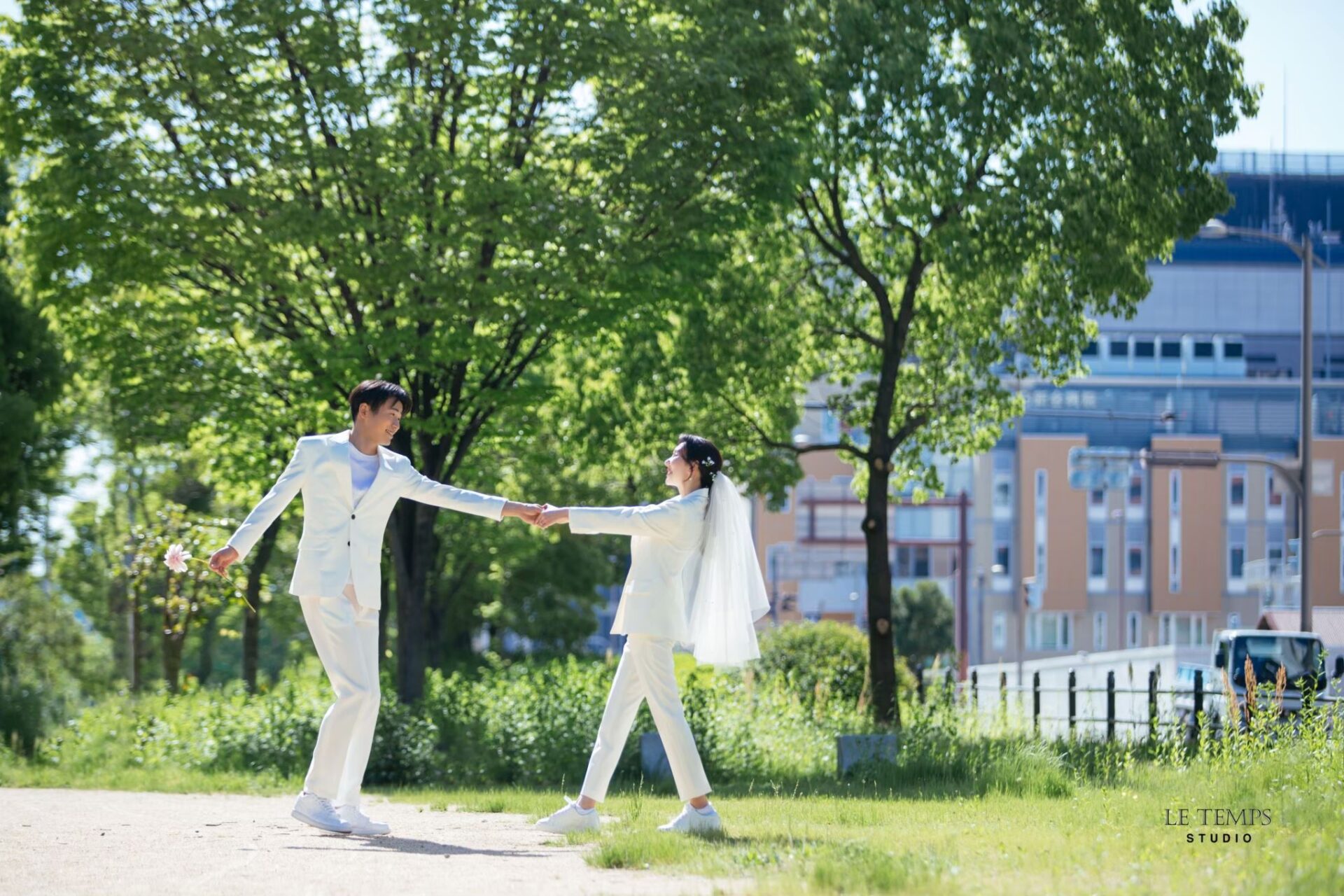 【SNSでも話題】全国の花嫁が選ぶ韓国式ロケーションフォトとは？ | 韓国ドレス・韓国メイクで叶える大阪の緑地撮影