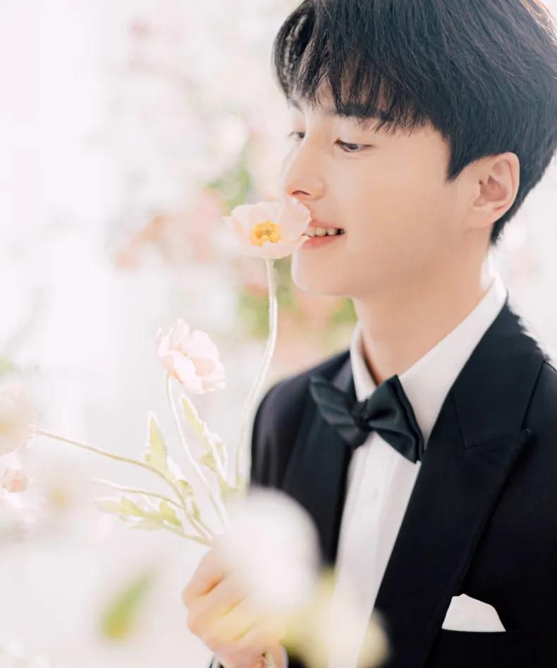 タキシードを着た男性