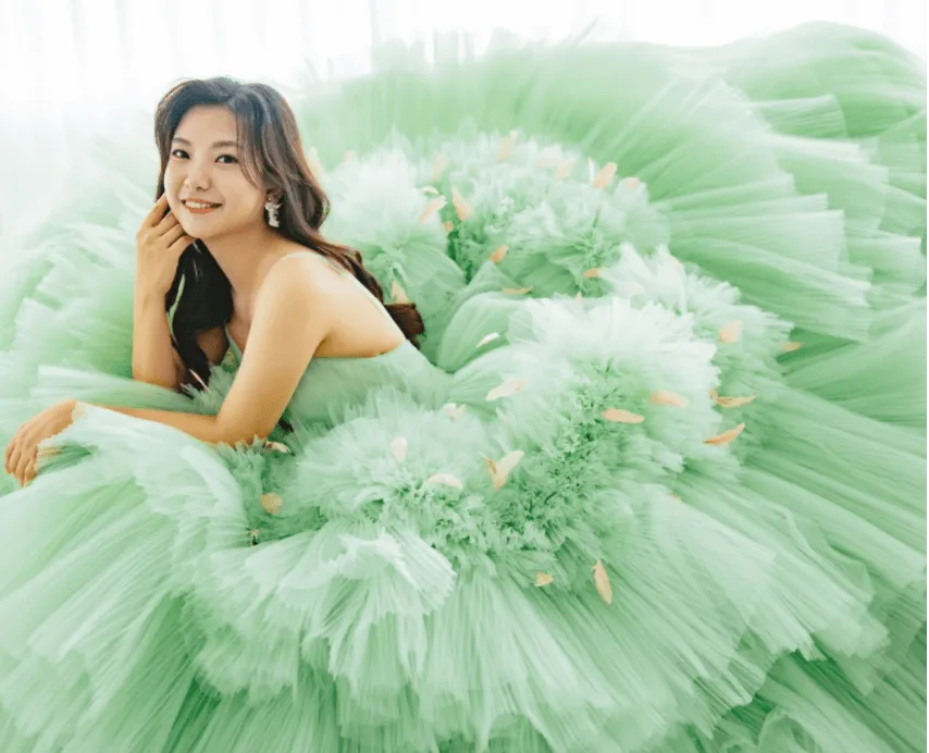 緑のドレスを着た女性