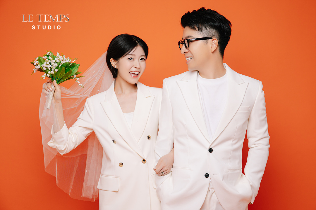 IYAGI | 真似したくなるようなお洒落な白スーツ撮影 | 人気の2着プランではボレロアレンジで4着着たような感覚…♡