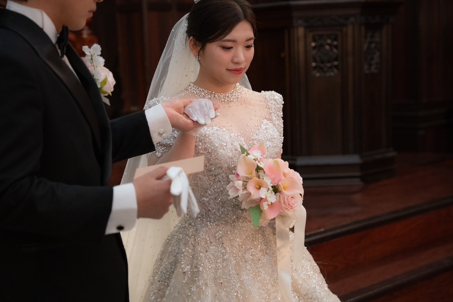韓国フォトウェディングで叶える憧れの花嫁姿 | 前撮りから韓国ドレスレンタル。挙式メイクまでフルコースで夢の結婚式を実現