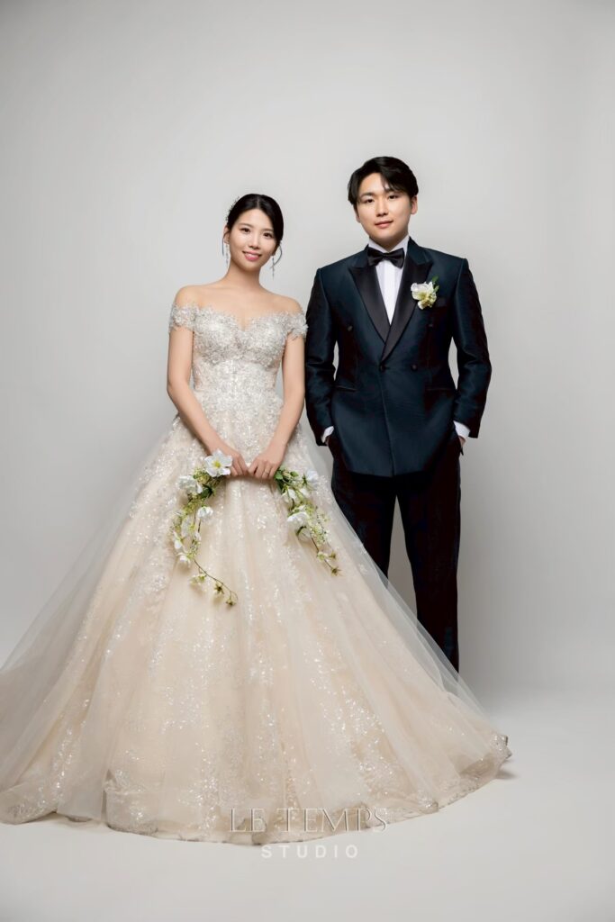 Pride&Value Dress「ALIN」の繊細なレースが映えるウェディングドレス姿