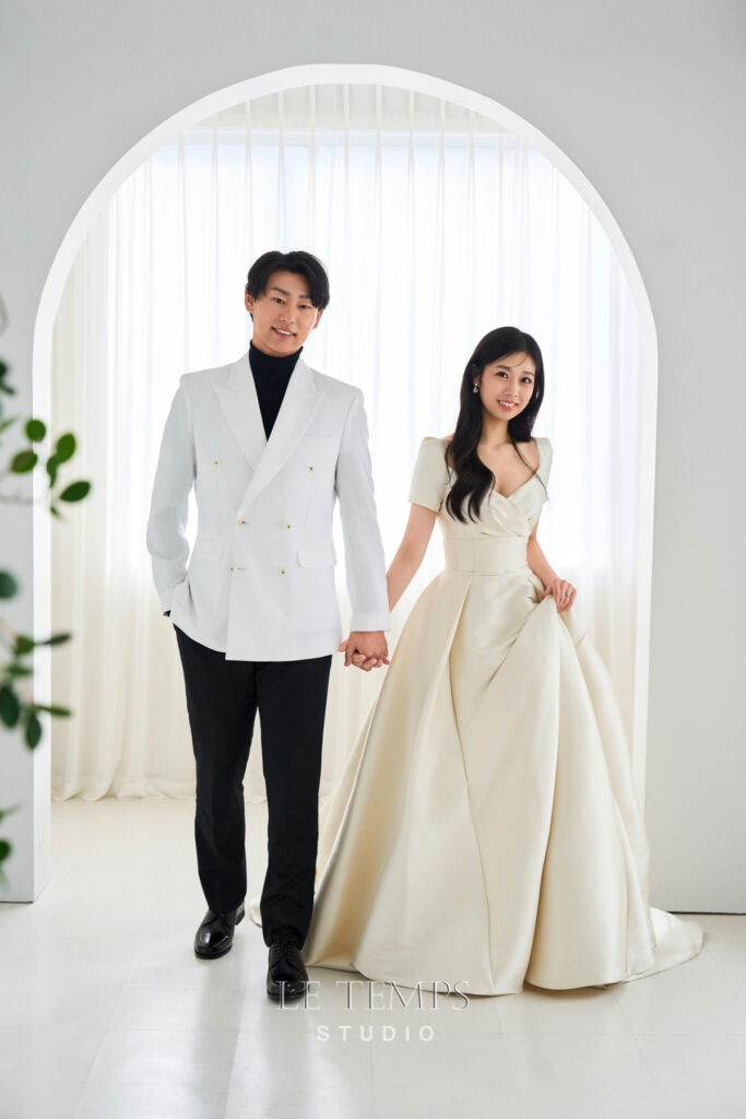 HARUで撮影したシルクドレスの新婦様