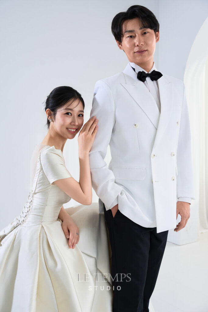 シルクドレスを着用した花嫁様の韓国フォト